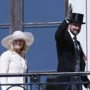 The Crown Prince and Crown Princess on the Palace balcony (Foto: Knut Falch, Scanpix)